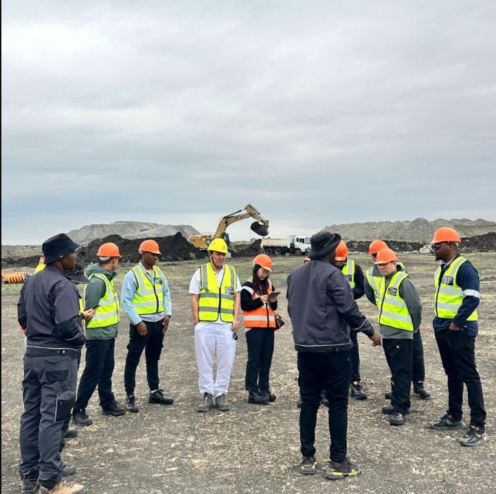 Mining project team meeting